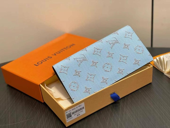 LV Wallet M15156 XX06 19cm