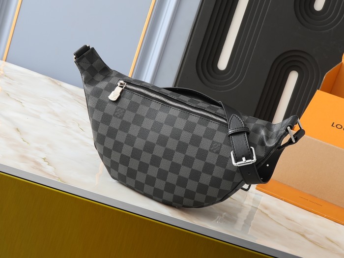 LV Bumbag M43644 XX021 37cm
