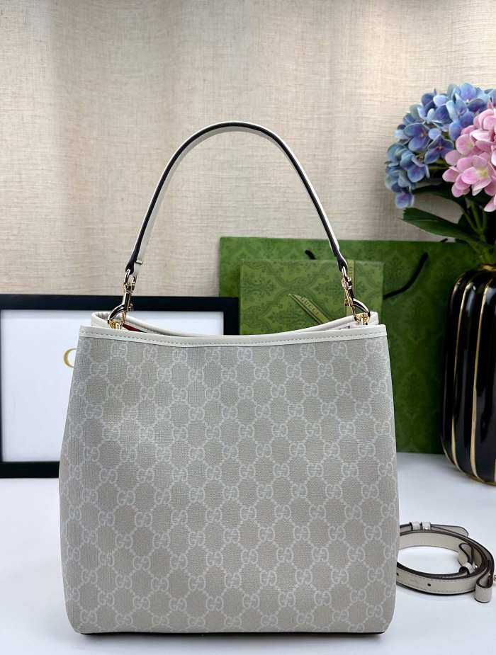 Gucci Emblem Bag 815103 LM041 25cm