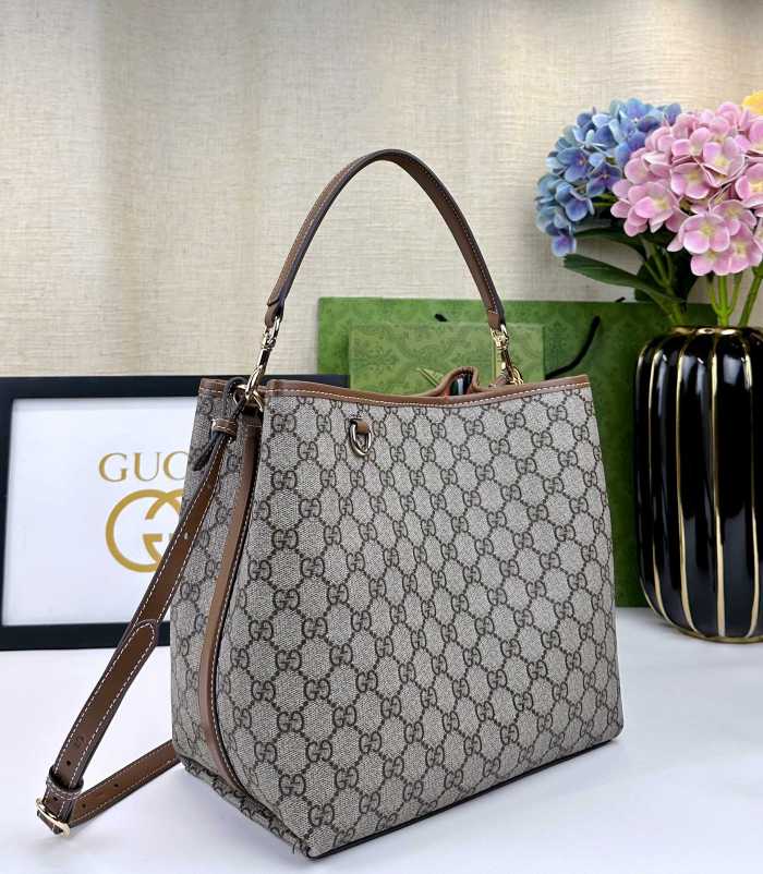 Gucci Emblem Bag 815103 LM041 25cm