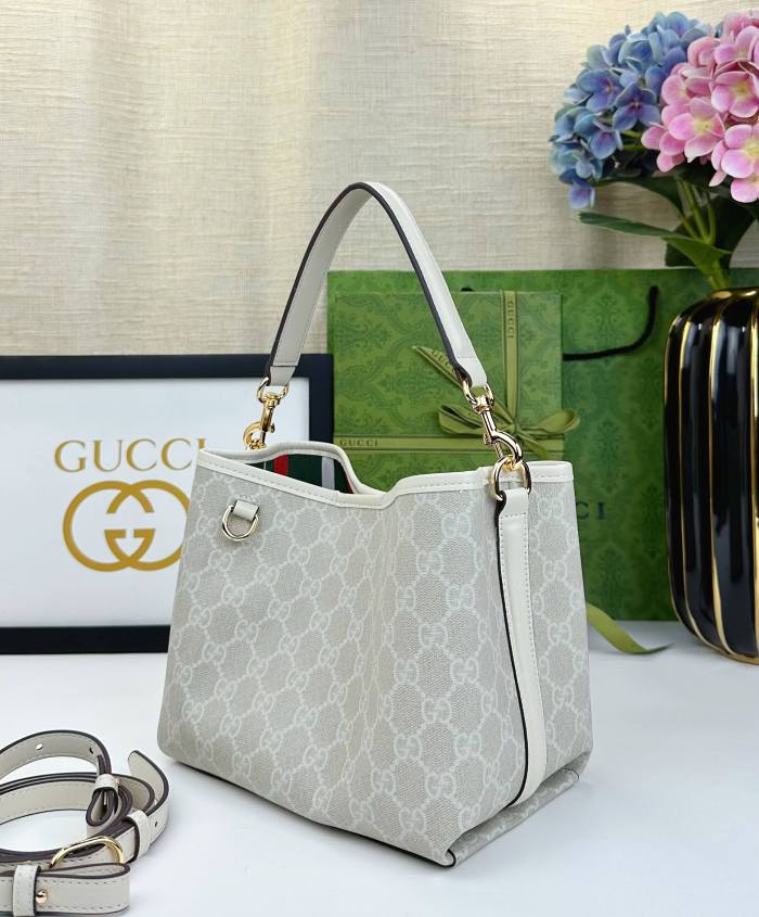 Gucci Emblem Bag 815118 LM031 19cm