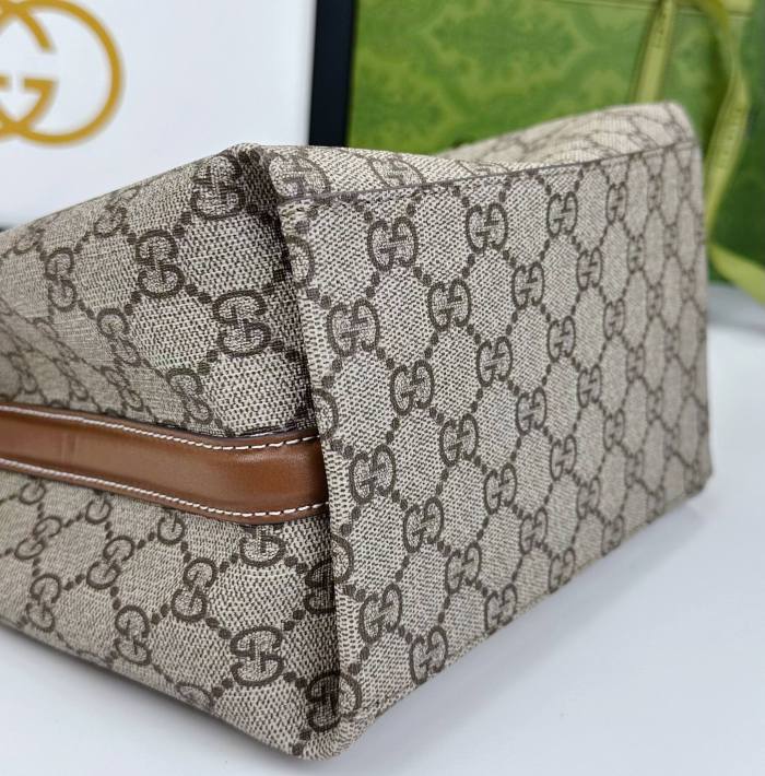 Gucci Emblem Bag 815118 LM031 19cm