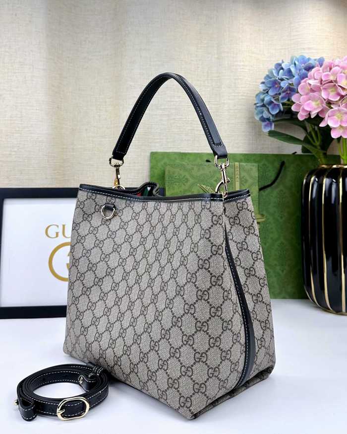 Gucci Emblem Bag 815103 LM041 25cm