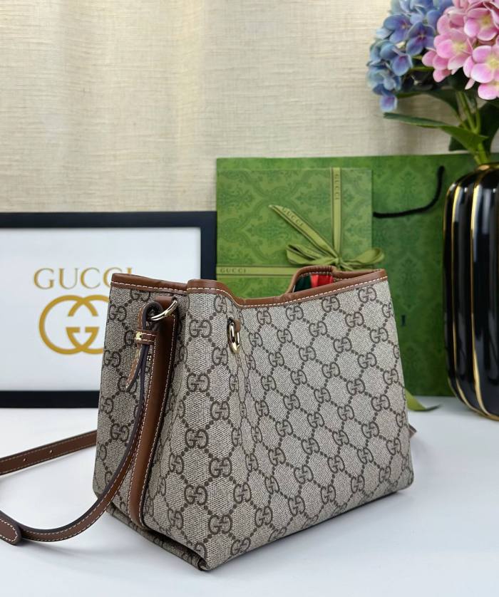 Gucci Emblem Bag 815118 LM031 19cm