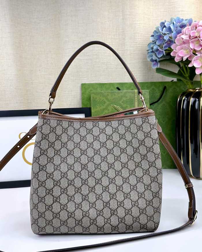 Gucci Emblem Bag 815103 LM041 25cm