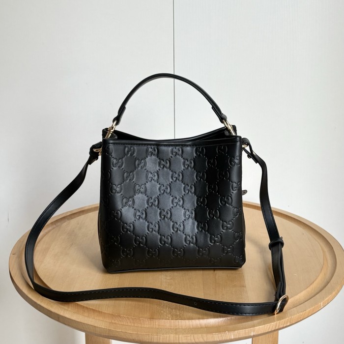 Gucci Emblem Bag 815118 LM002012 20.5cm