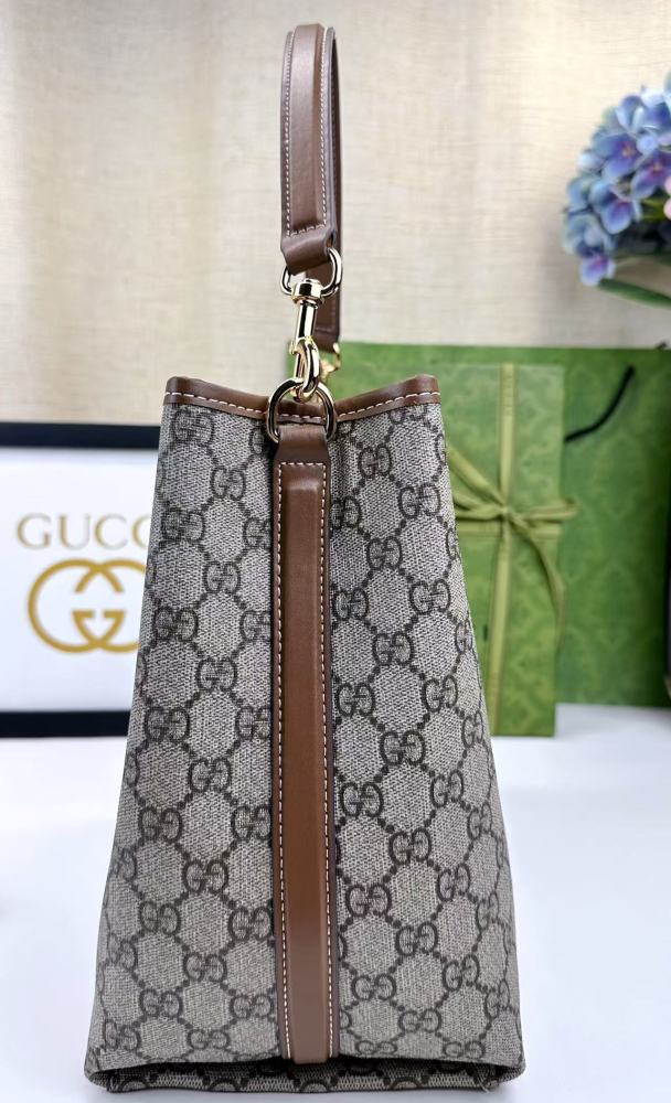 Gucci Emblem Bag 815103 LM041 25cm