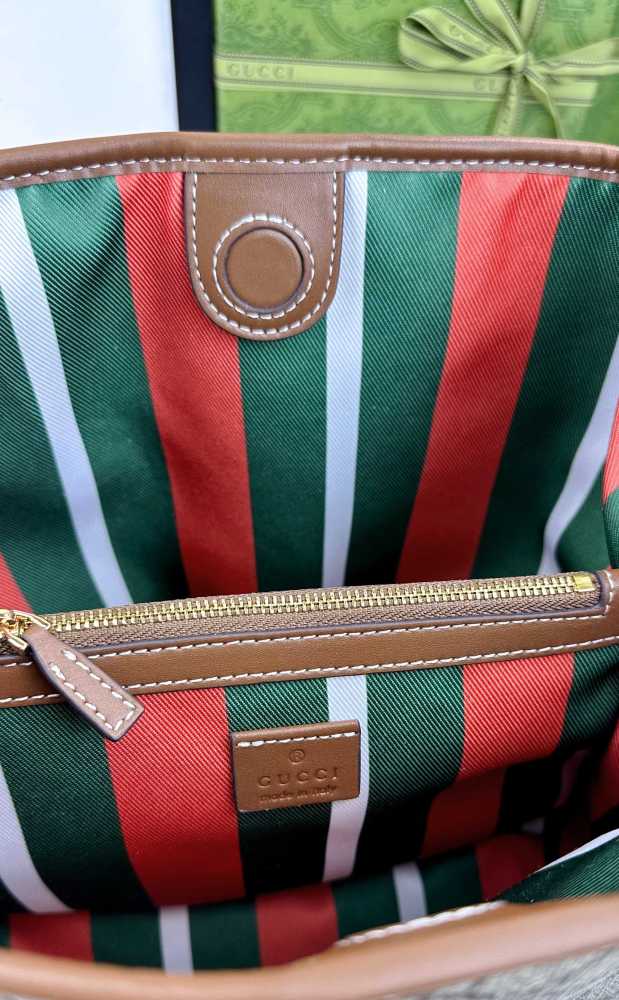 Gucci Emblem Bag 815103 LM041 25cm