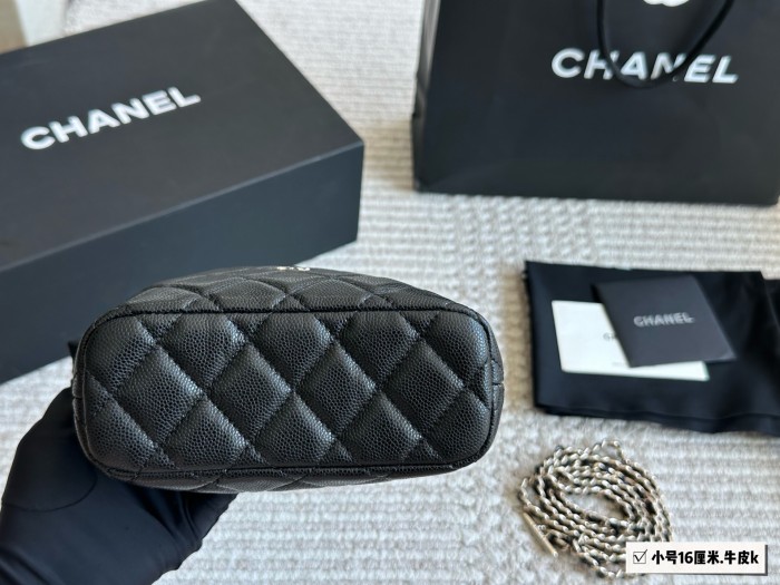 Chanel Hobo Bag 056 DB502 16cm
