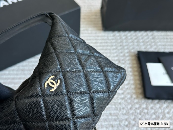 Chanel Hobo Bag 056 DB502 16cm