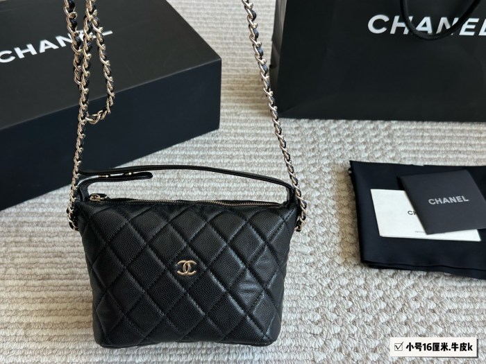 Chanel Hobo Bag 056 DB502 16cm