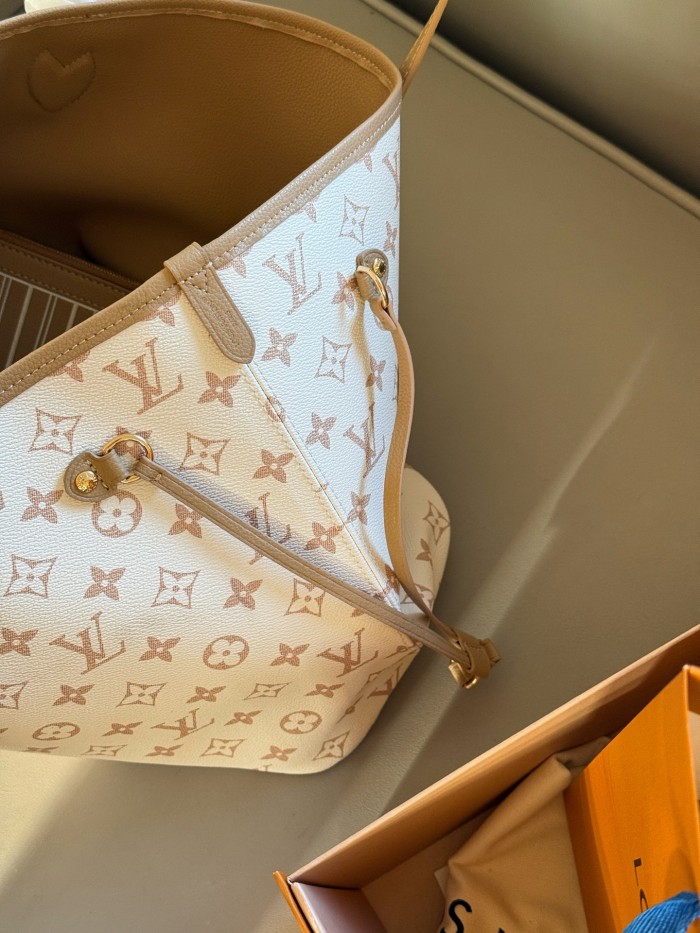 LV Neverfull Bag 130 DB502 32cm