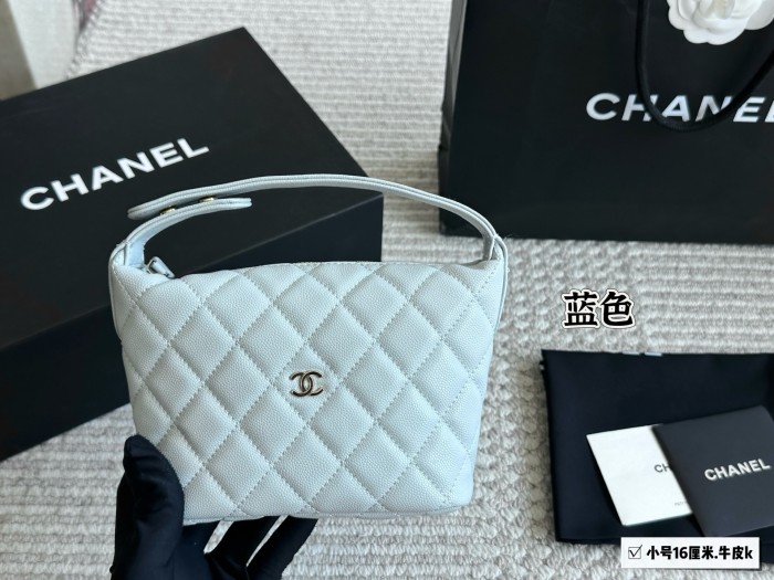 Chanel Hobo Bag 056 DB502 16cm