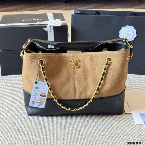 Chanel 25A Bucket Bag 060 DB512 32cm