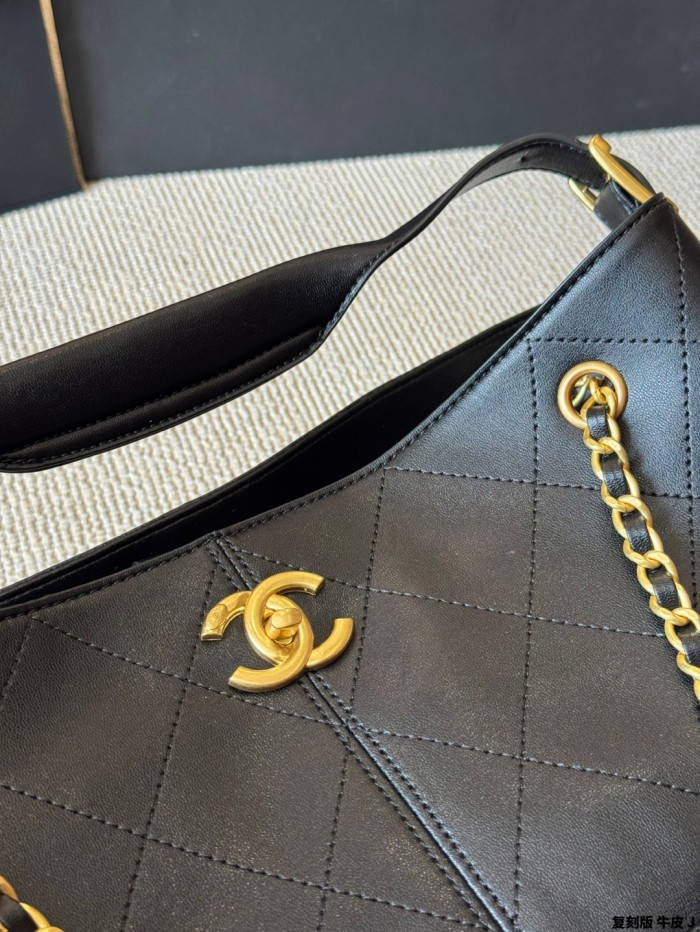 Chanel 25A Bucket Bag 059 DB502 32cm