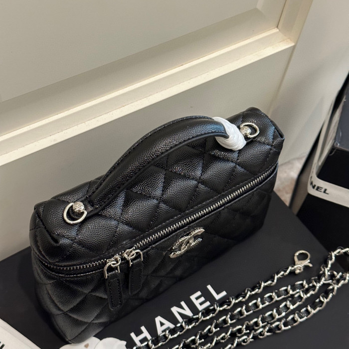 Chanel Handbag 057 DB551 19cm