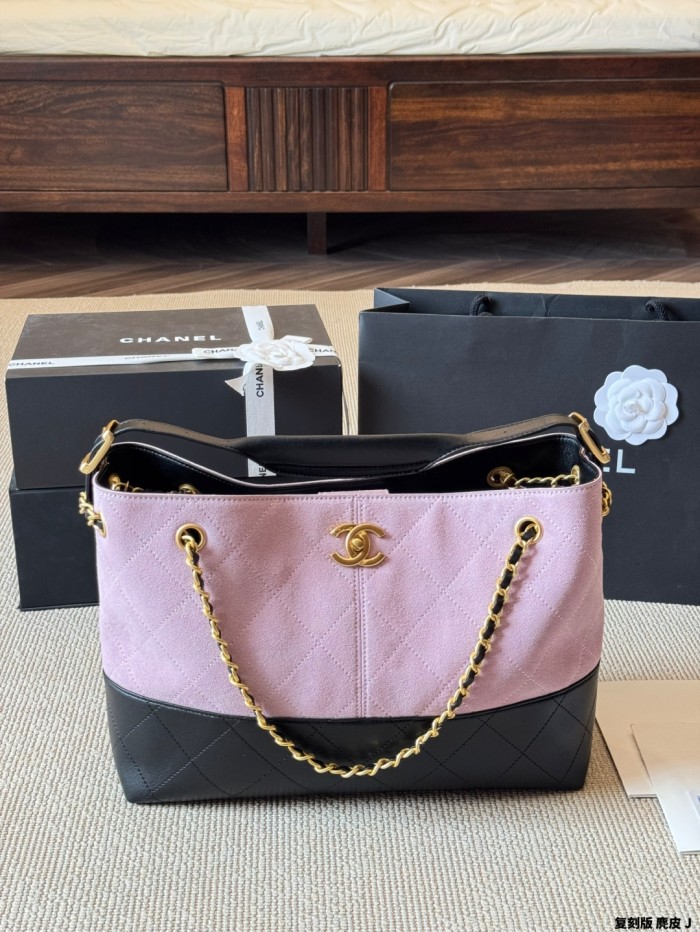 Chanel 25A Bucket Bag 060 DB512 32cm