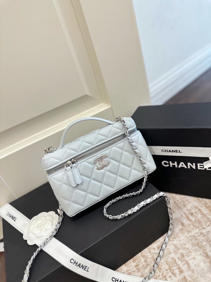 Chanel Handbag 057 DB551 19cm