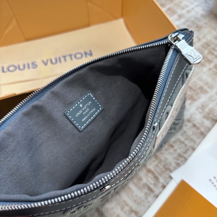 LV Pochette Clutch 133 DB041 22cm