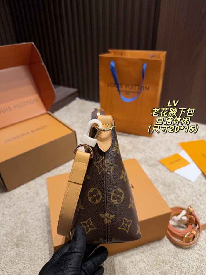 LV Shoulder Bag 136 DB571 20cm