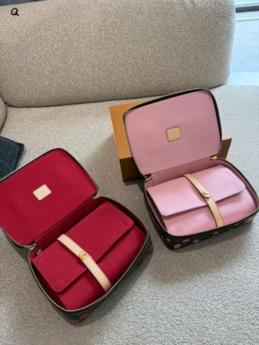 LV Cosmetic Bag 141 DB561 25cm
