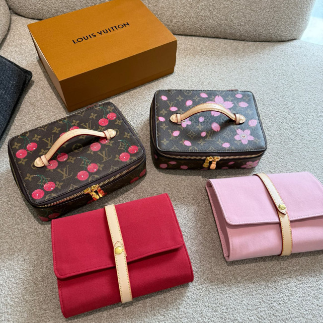 LV Cosmetic Bag 141 DB561 25cm