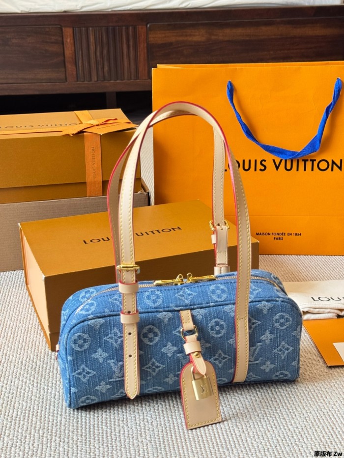 LV Hang On Bag 140 DB591 25cm