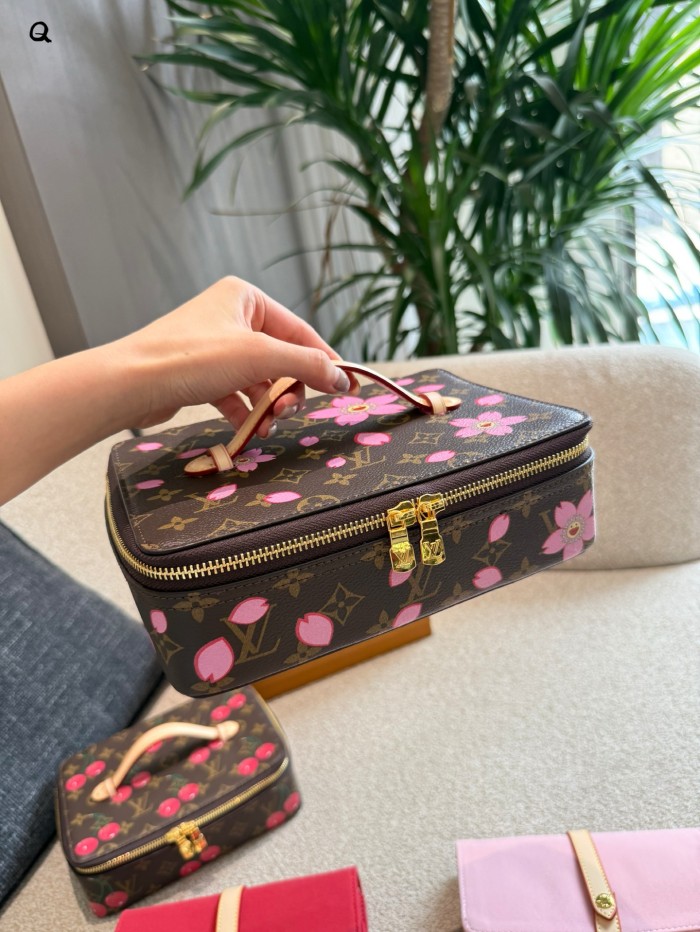 LV Cosmetic Bag 141 DB561 25cm