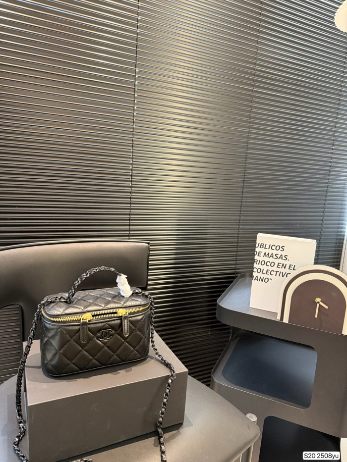Chanel Handbag 2508 DB561 17cm