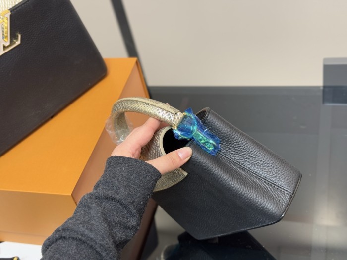 LV Capucines Bag 147 DB592513 21-27cm