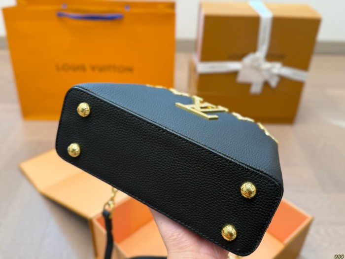 LV Capucines Bag 146 DB523 22cm