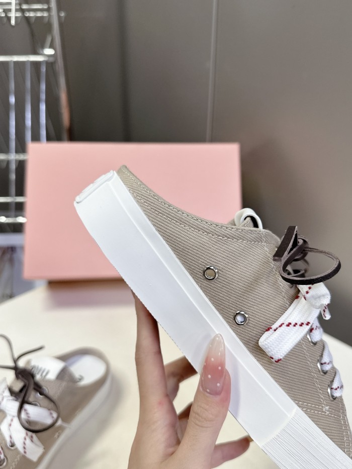 Miu Miu Casual shoes 009 HL032