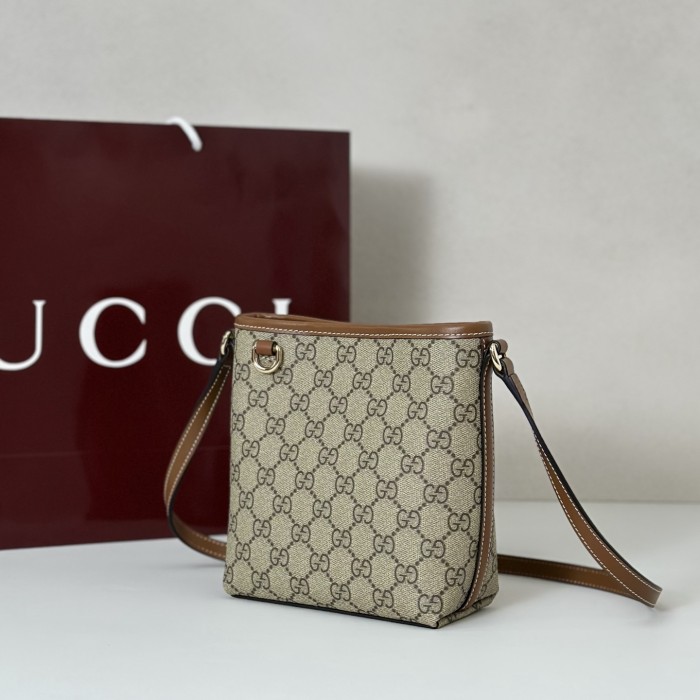 Gucci Emblem Bucket Bag 847090 LM041 15cm