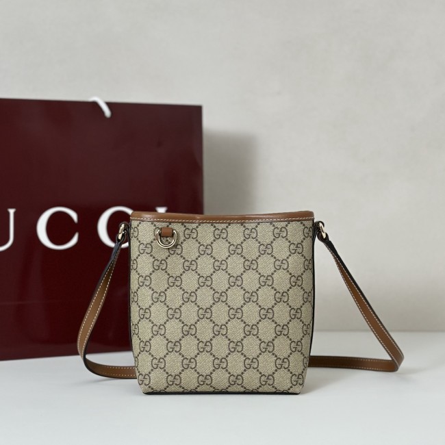 Gucci Emblem Bucket Bag 847090 LM041 15cm