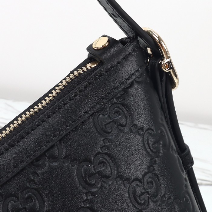 Gucci Emblem Bag 847450 LM051 22cm