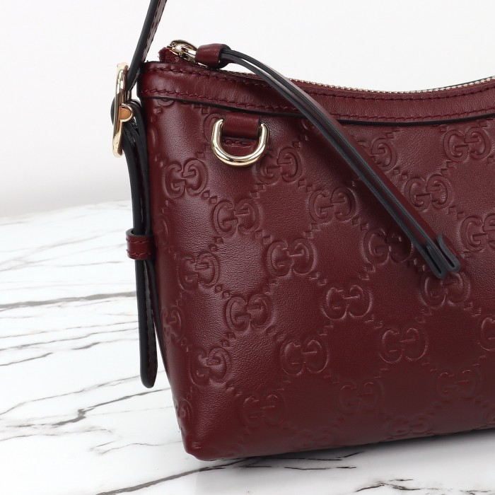 Gucci Emblem Bag 847450 LM051 22cm
