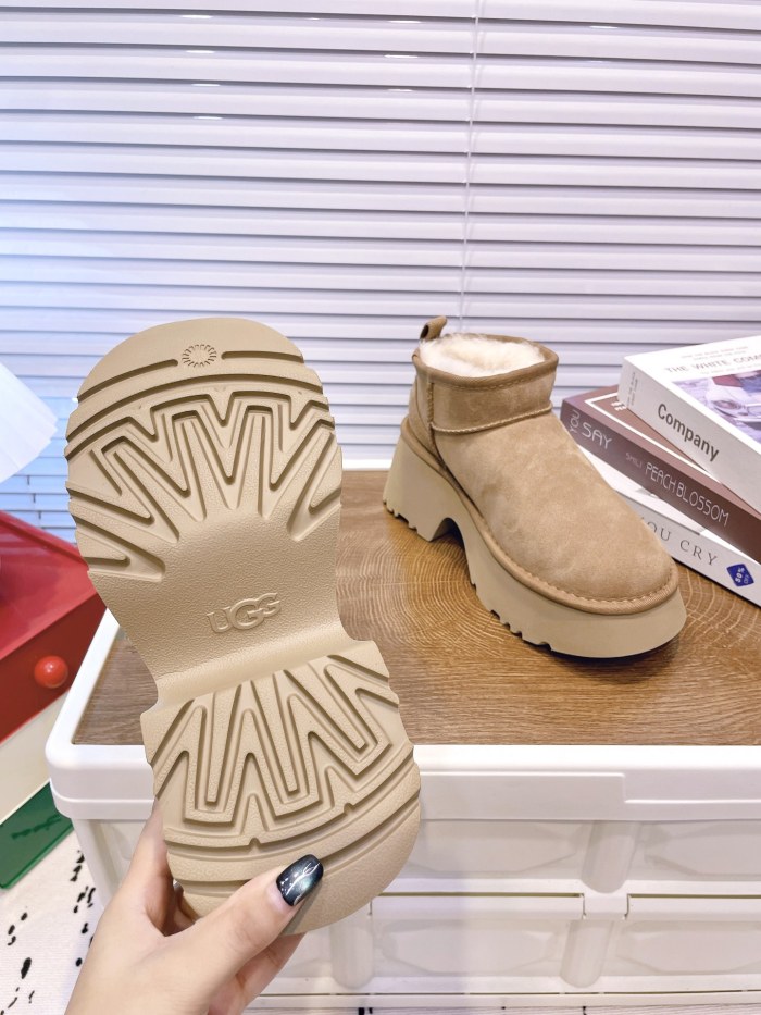 UGG shoes 055 HL081