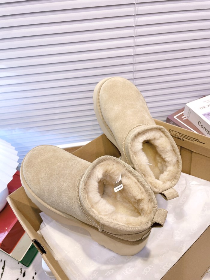 UGG shoes 055 HL081