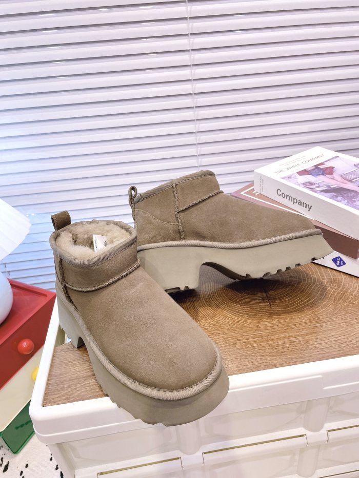 UGG shoes 055 HL081