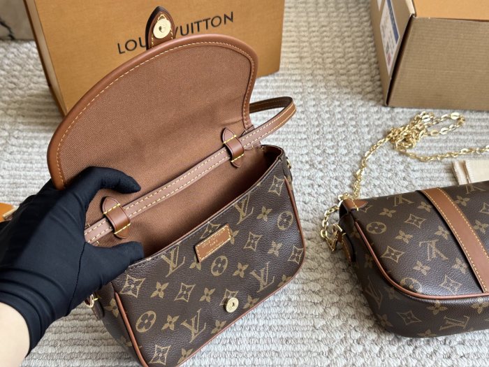 LV Shoulder Bag 163 DB032 20cm