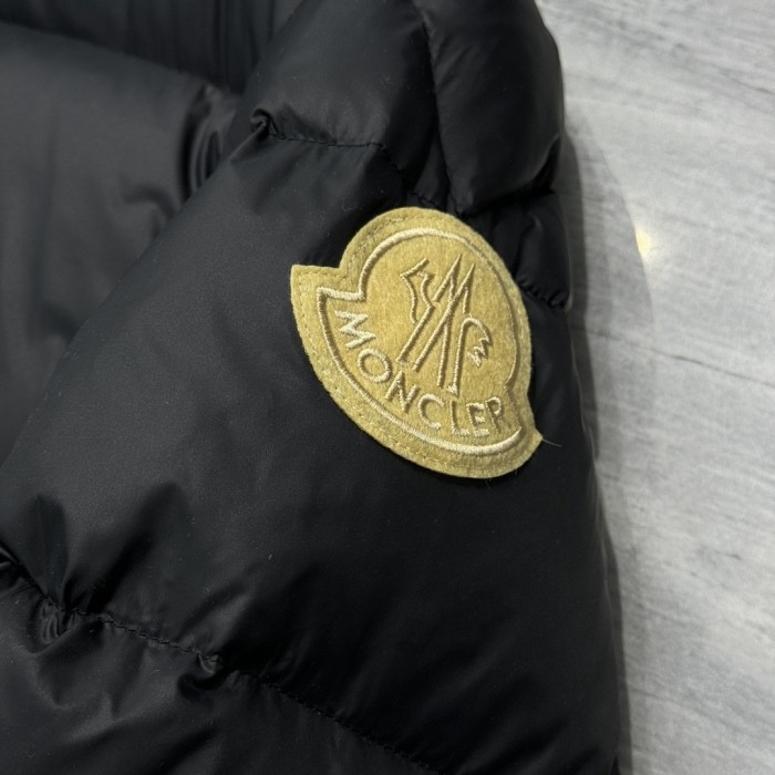 Moncler Down Jacket 017