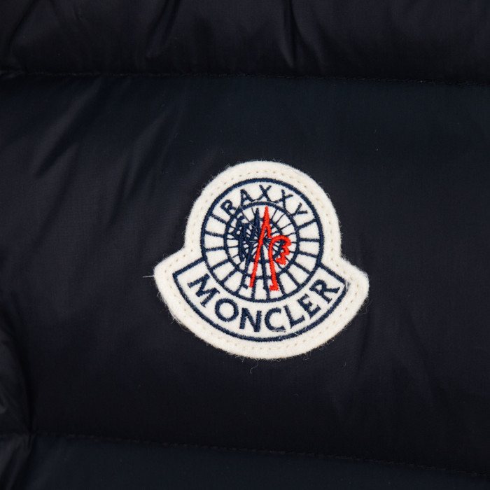 Moncler Down Jacket 004