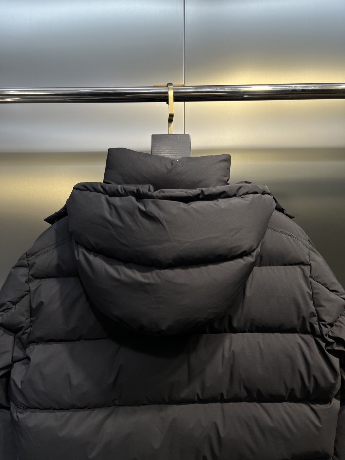 Moncler Down Jacket 010
