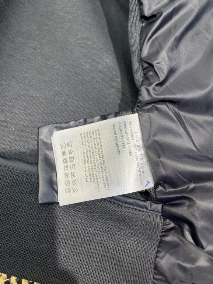 Moncler Down Jacket 014