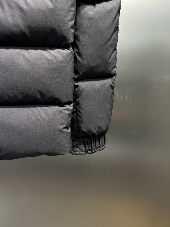 Moncler Down Jacket 010