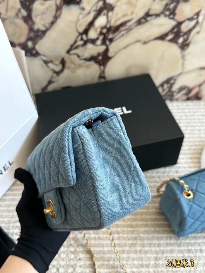 Chanel Shoulder Bag 067 DB081 17-20cm