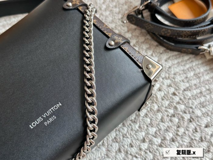 LV Side Trunk Bag 169 DB532 23cm