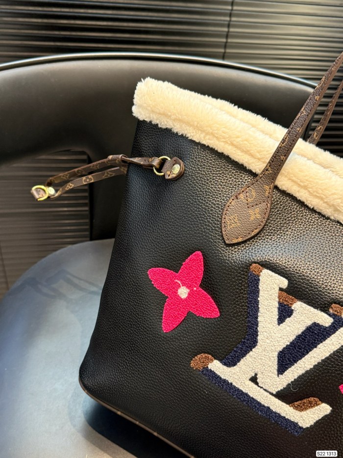 LV Neverfull Tote 1313 DB081 33cm