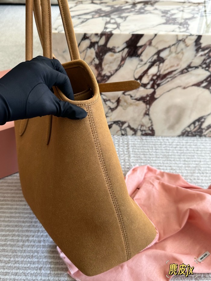 Miu Miu Aventure Handbag 014 DB003 40cm