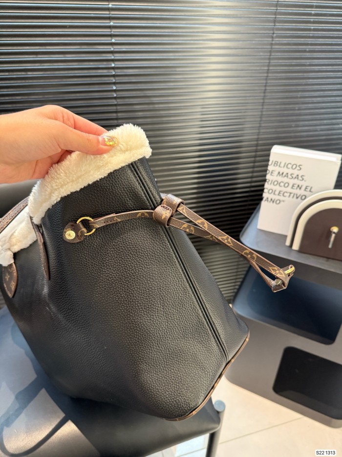 LV Neverfull Tote 1313 DB081 33cm